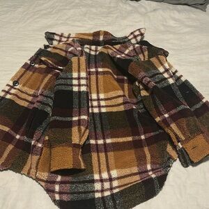American Eagle
Fuzzy coat/sweater